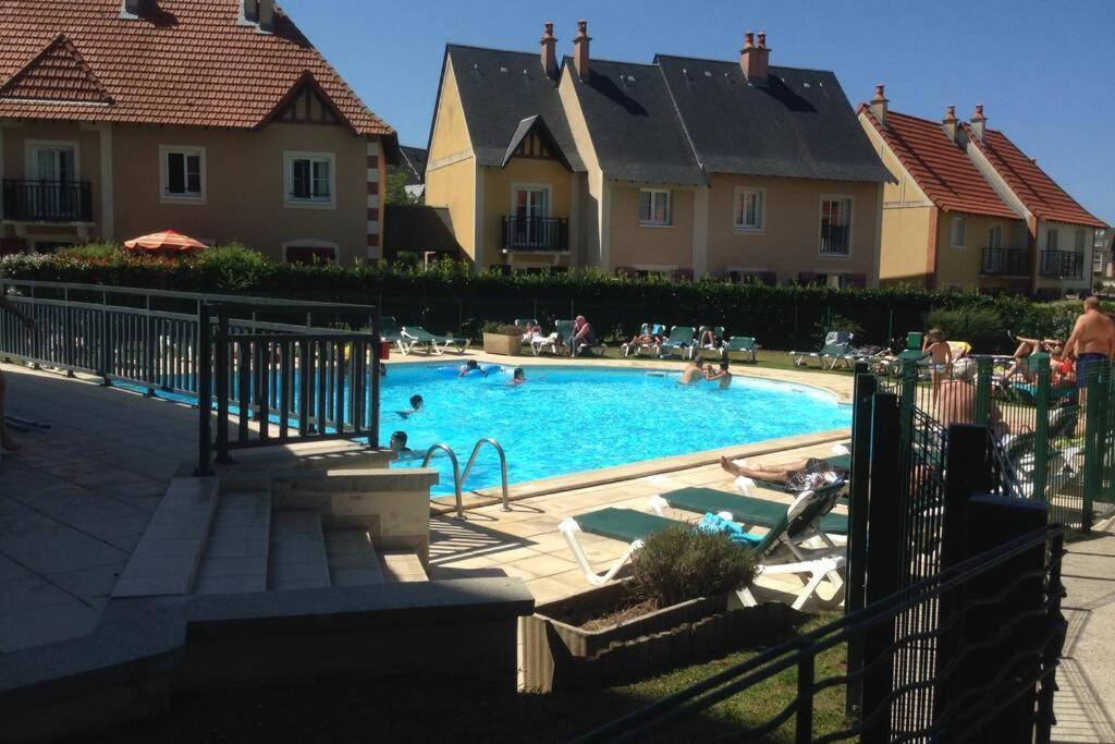 VILLA CATHY DUPLEX PLEIN SUD VUE PORT avec PISCINE INTERIEURE CHAUFFÉE Dives-sur-Mer Extérieur photo